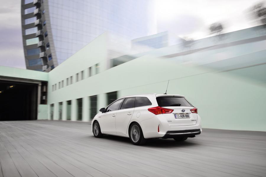  Toyota Auris Touring Sports 2013 года  (фото 15 из 23)